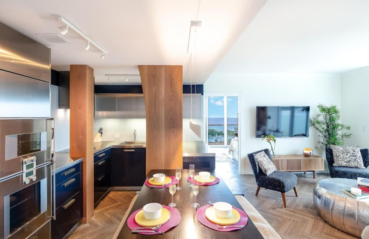 Apartment Mvr - Designer Balconies Miami's Views